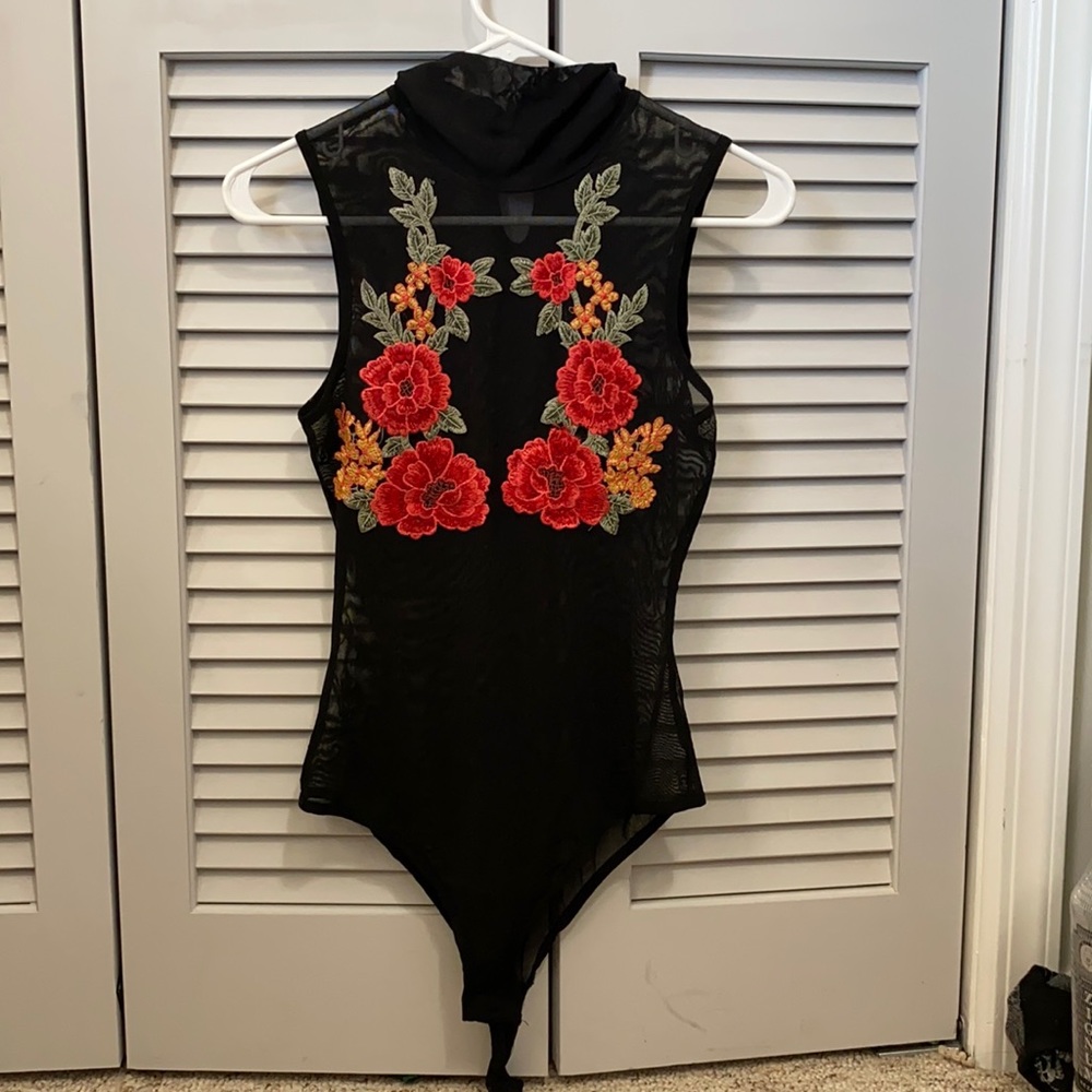 FOREVER 21 Black floral bodysuit
